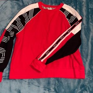 🚨PINK red crewneck size medium🚨